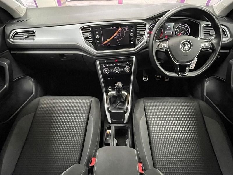 Used VW T-Roc Active 115 HP (84 kW) 2021 Yellow SUV