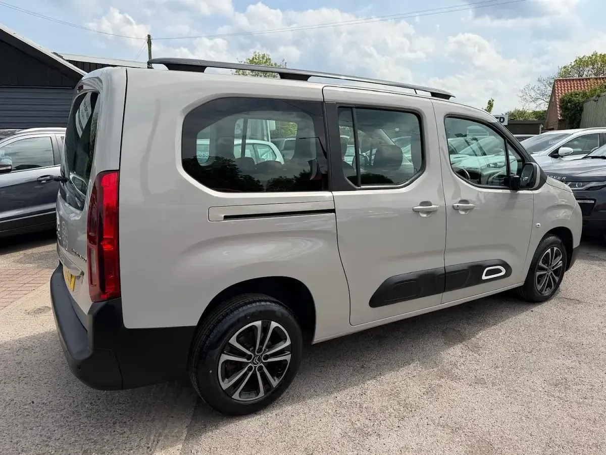 Used Citroën Berlingo Flair 100 HP (73 kW) 2019 Beige MPV