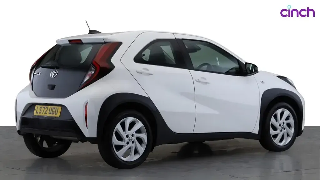 Used Toyota Aygo X X-pure 72 HP (52 kW) 2022 White SUV
