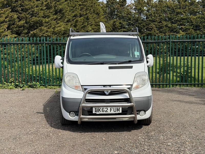 Second-hand Vauxhall Vivaro Sportive 115 CP (84 kW) 2012 Alb Monovolum