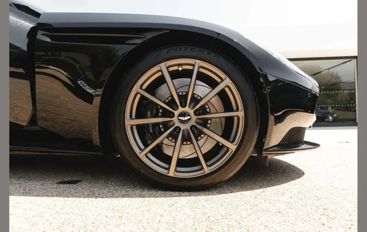 Used Aston Martin DB11 528 HP (388 kW) 2022 Black Coupe