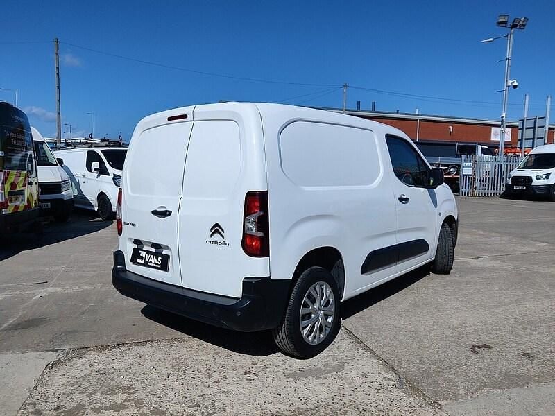 Używany Citroën Berlingo 2022 Biały Minivan