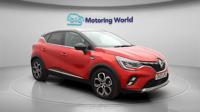 Used Renault Captur Techno 145 HP (106 kW) 2023 Red SUV