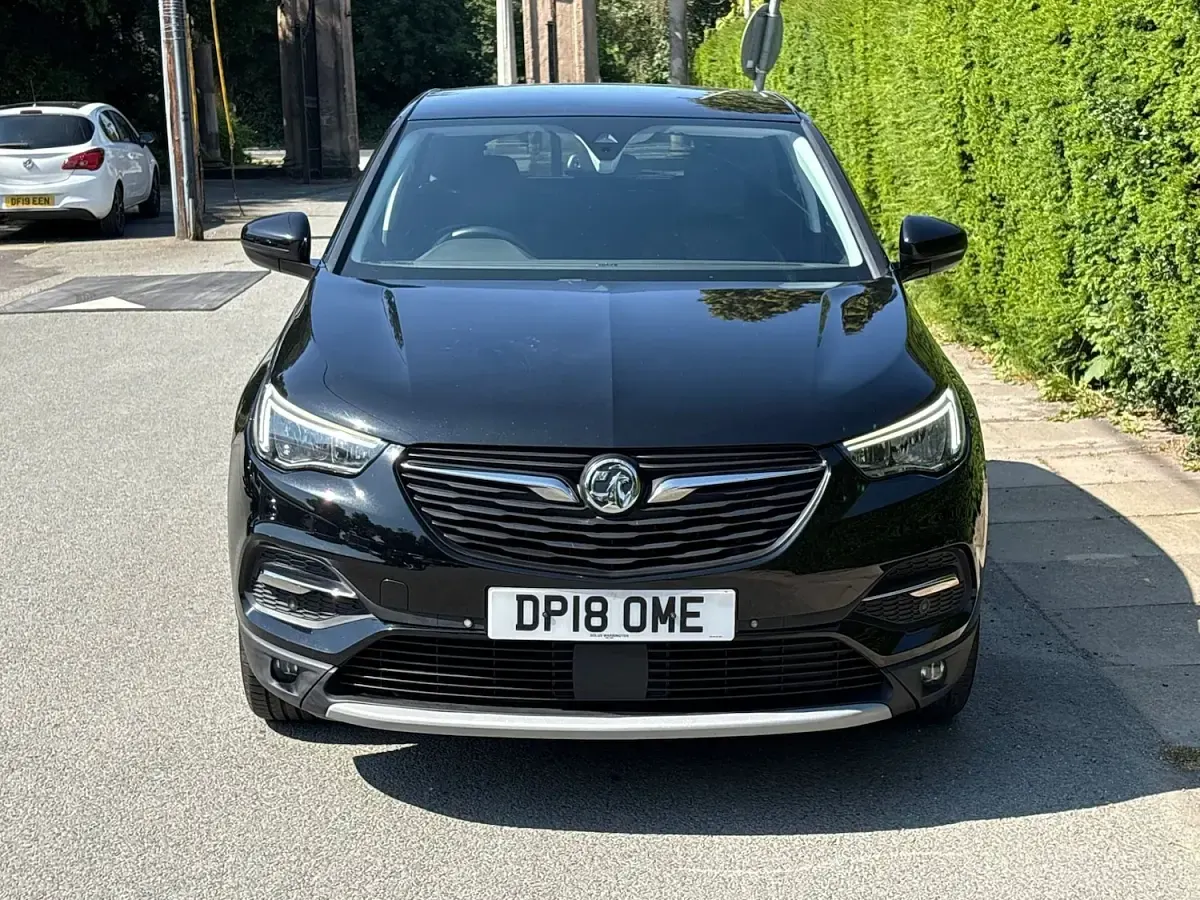Used Vauxhall Grandland X Sport 130 HP (95 kW) 2018 Black SUV