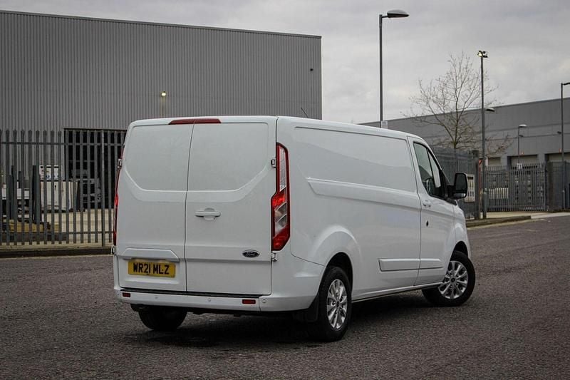 Used Ford Transit Custom Limited 185 HP (136 kW) 2021 White Van