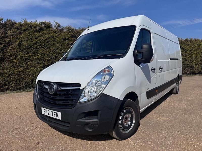 Used Vauxhall Movano Edition 135 HP (99 kW) 2021 White MPV
