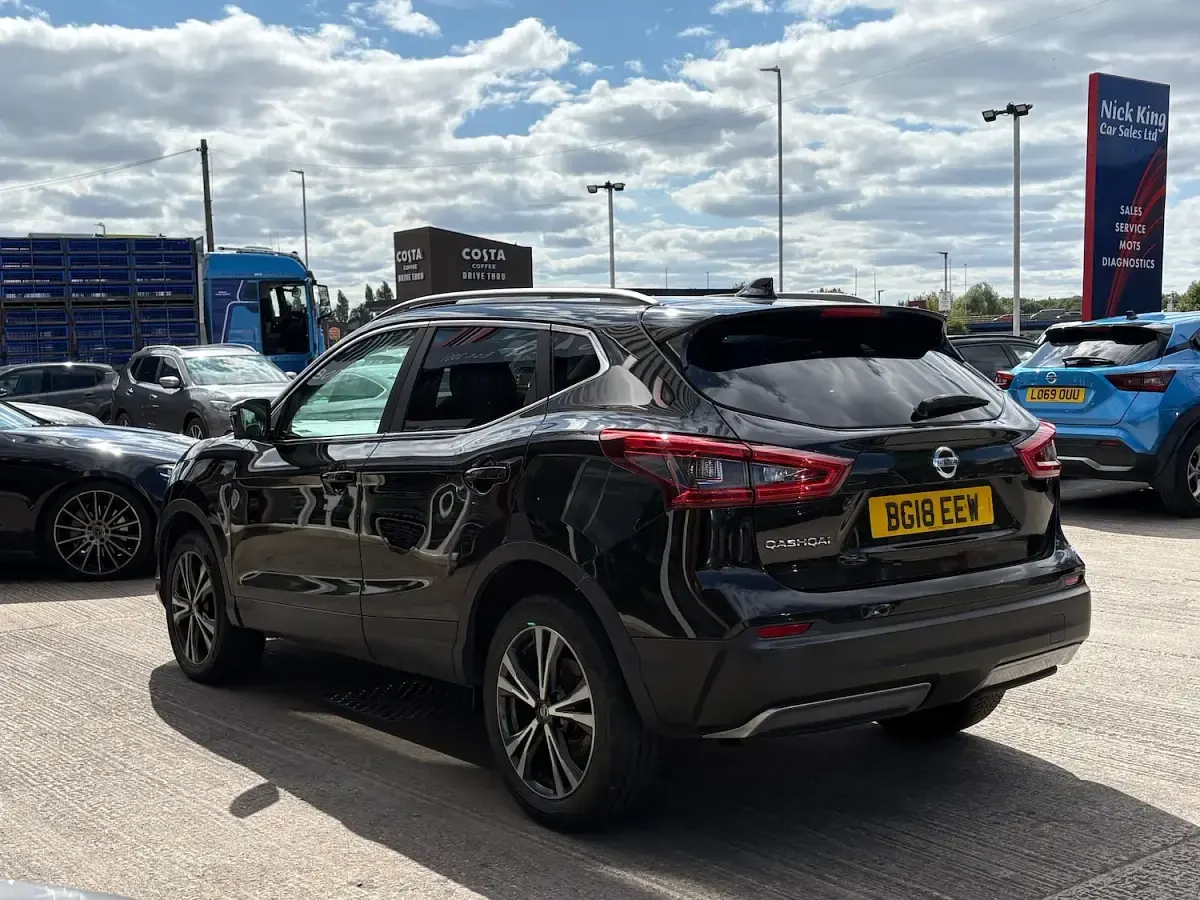 Used Nissan Qashqai N-Connecta 115 HP (84 kW) 2018 Black SUV