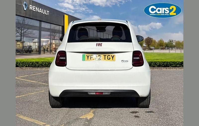 Used Fiat 500e Red 86 kW (118 HP) 2022 White Hatchback