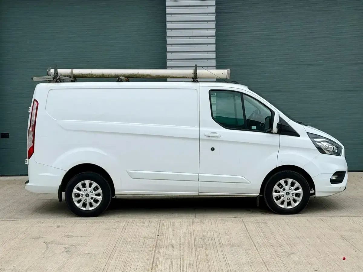 Usado Ford Transit Custom Limited 130 HP (95 kW) 2020 Branco Van