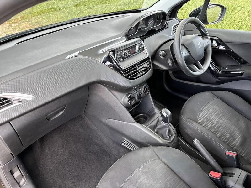 Used Peugeot 208 Access 68 HP (50 kW) 2016 Black Hatchback