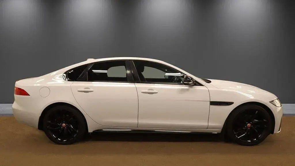 Used Jaguar XF R-Sport 180 HP (132 kW) 2017 White Sedan