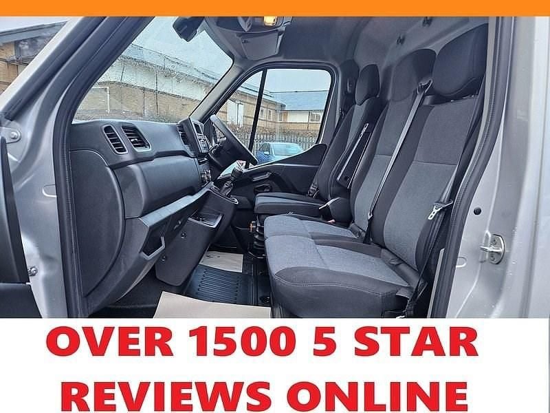 Used Renault Master Business 135 HP (99 kW) 2023 Grey MPV