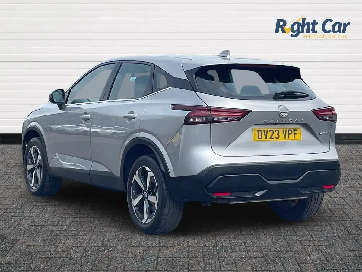 Used Nissan Qashqai Acenta Premium 190 HP (139 kW) 2023 Silver SUV
