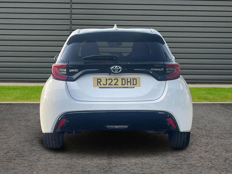 Used Toyota Yaris 116 HP (85 kW) 2022 White Hatchback