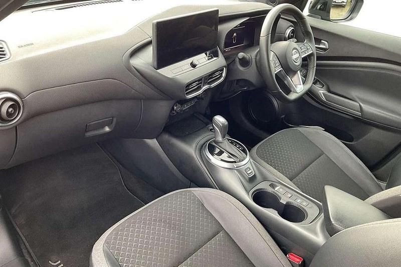 Used Nissan Juke N-Connecta 143 HP (105 kW) 2024 Grey SUV