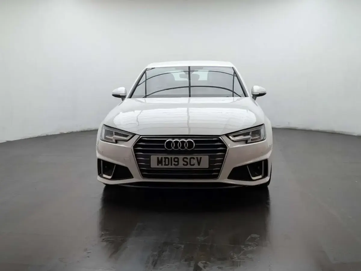 Used Audi A4 S-Line 150 HP (110 kW) 2019 White Sedan