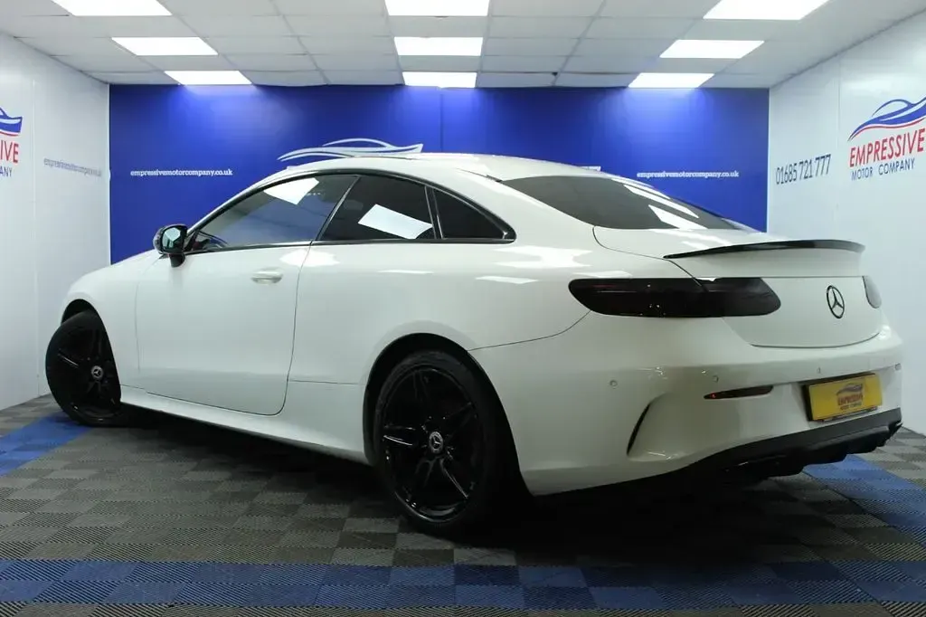 Used Mercedes E220 AMG line 194 HP (142 kW) 2019 White Coupe