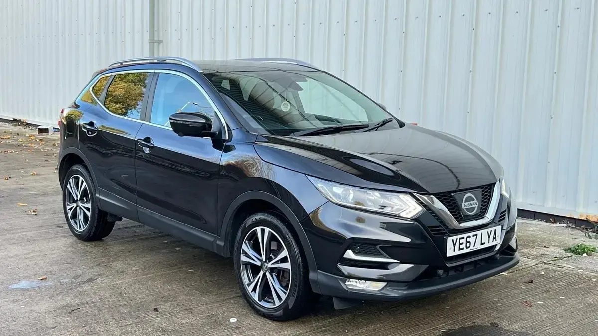 Used Nissan Qashqai N-Connecta 110 HP (80 kW) 2017 Black SUV