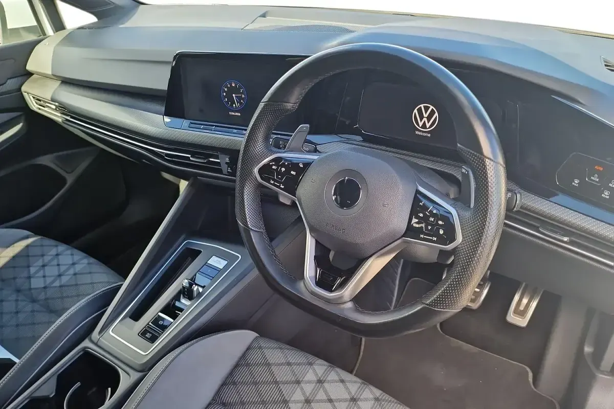 Used VW Golf VII R-line 150 HP (110 kW) 2020 White Hatchback