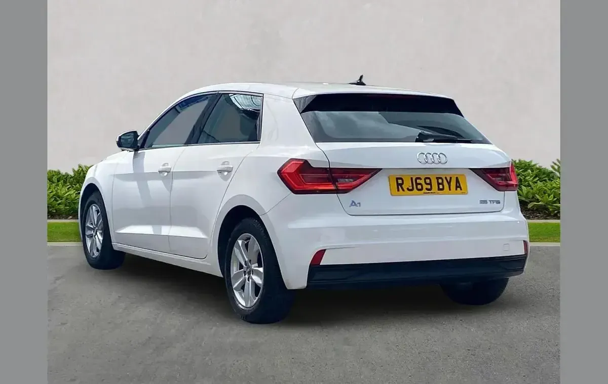 Used Audi A1 Design 94 HP (69 kW) 2020 White SUV