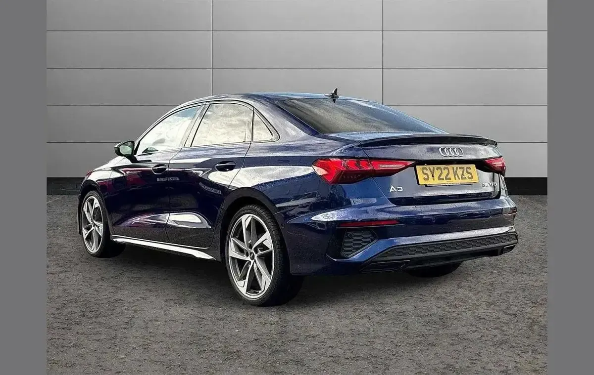 Usado Audi A3 Comfort 147 HP (108 kW) 2022 Azul Sedan