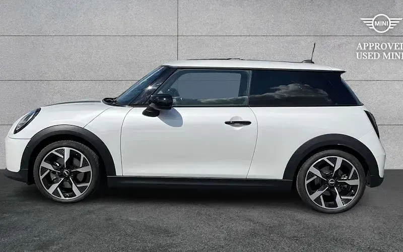 Used Mini Cooper Exclusive 114 kW (156 HP) 2026 Hatchback