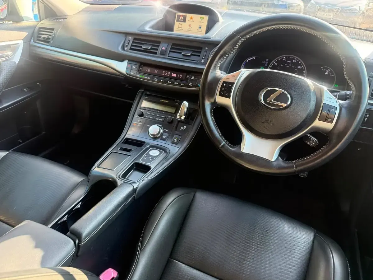 Used Lexus CT200h 2013 White Hatchback