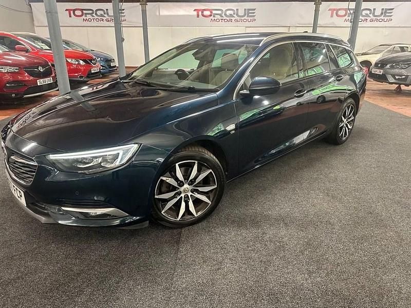 Green Used 2017 Vauxhall Insignia Elite Estate | £9,595 (Fair price) - Image 1/4