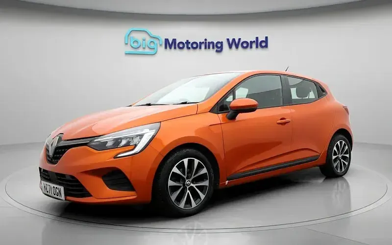 Used Renault Clio Iconic 90 HP (66 kW) 2021 Orange Hatchback
