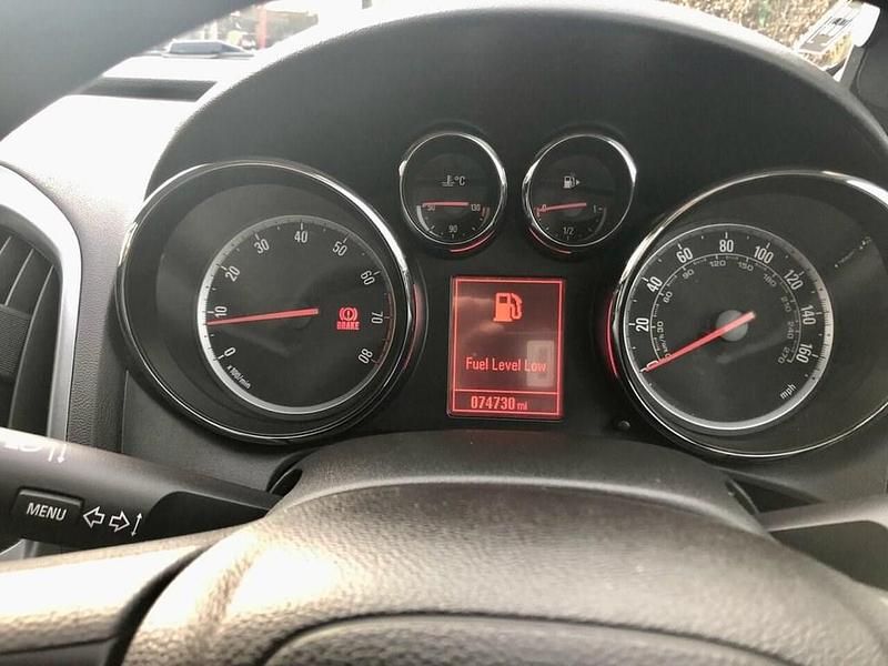 Used Vauxhall Astra 115 HP (84 kW) 2013 Silver Estate