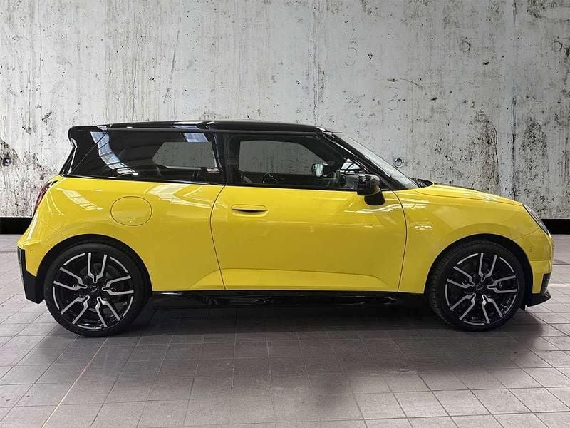 Ny Mini Cooper Sport 135 kW (184 HK) 2025 Gul Halvkombi