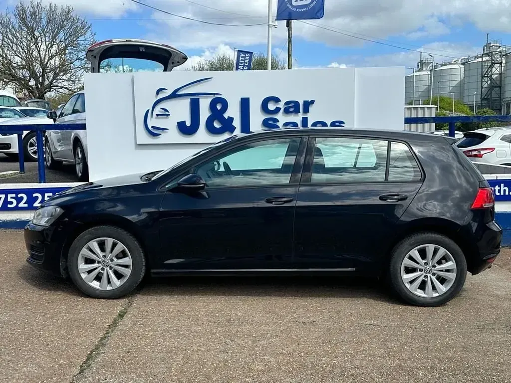 Begagnad VW Golf VII SE 105 HK (77 kW) 2013 Svart Halvkombi