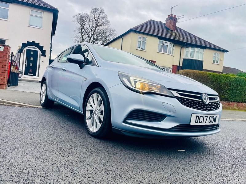 Second-hand Vauxhall Astra 2017 Argintiu Hatchback