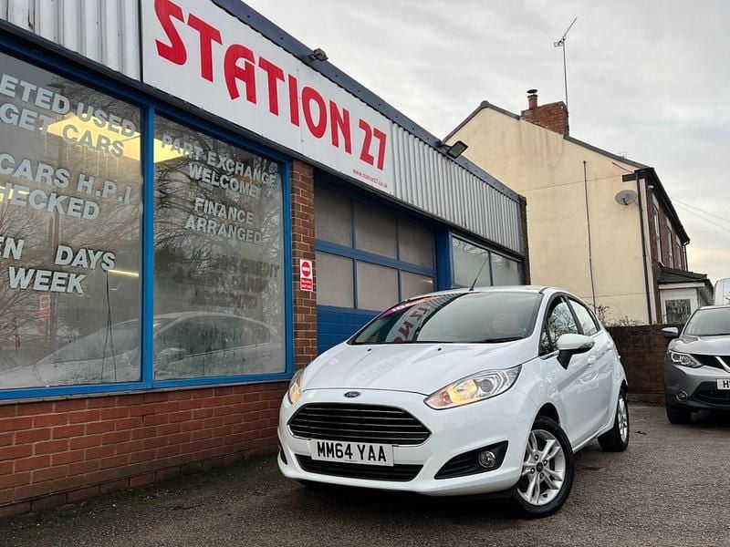 White Used 2015 Ford Fiesta Zetec Hatchback | £6,995 (Fair price) - Image 1/4