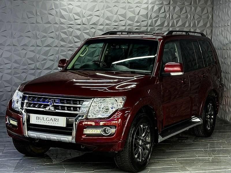 Used Mitsubishi Shogun 187 HP (137 kW) 2016 Red SUV