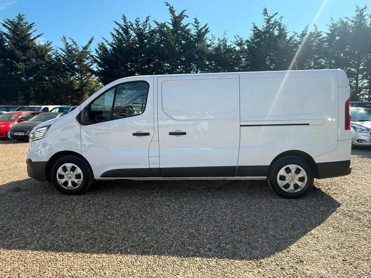 Used Renault Trafic 2023 White MPV