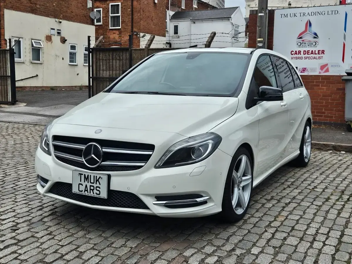 Used Mercedes B180 2014 White Hatchback