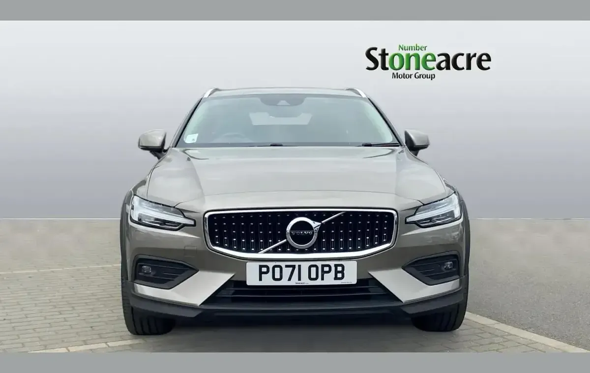 Used Volvo V60 CC 197 HP (144 kW) 2021 Grey Estate