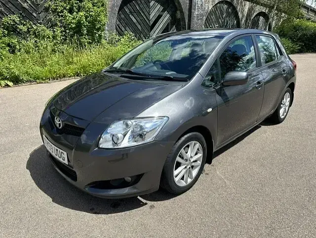Used Toyota Auris 100 HP (73 kW) 2009 Grey Hatchback