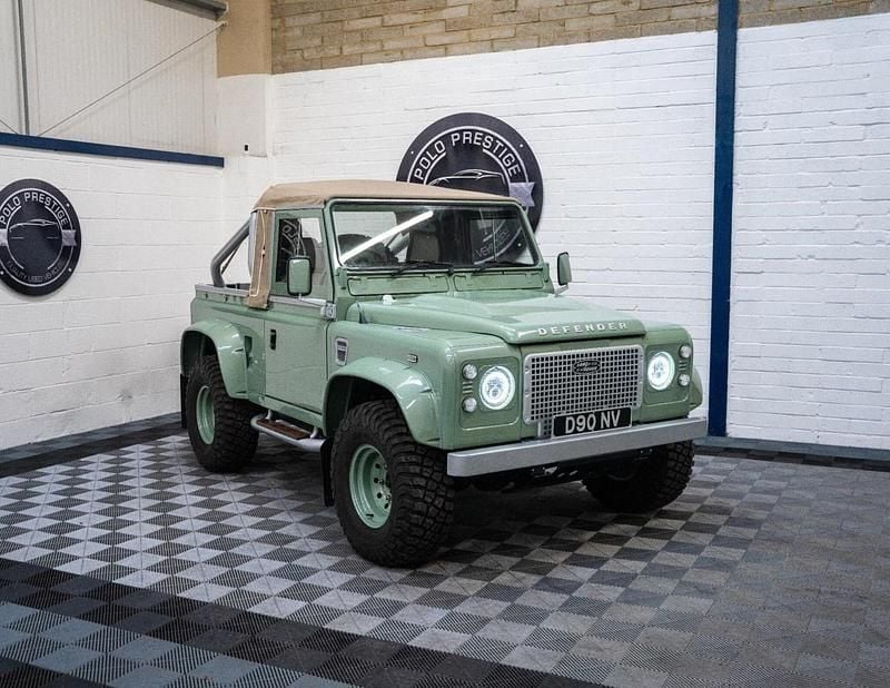 Used Land Rover Defender 120 HP (88 kW) 1987 Green Pickup