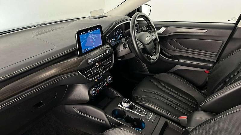 Obsidian black Used 2019 Ford Focus Vignale Estate | £14,190 (Fair price) - Image 1/4
