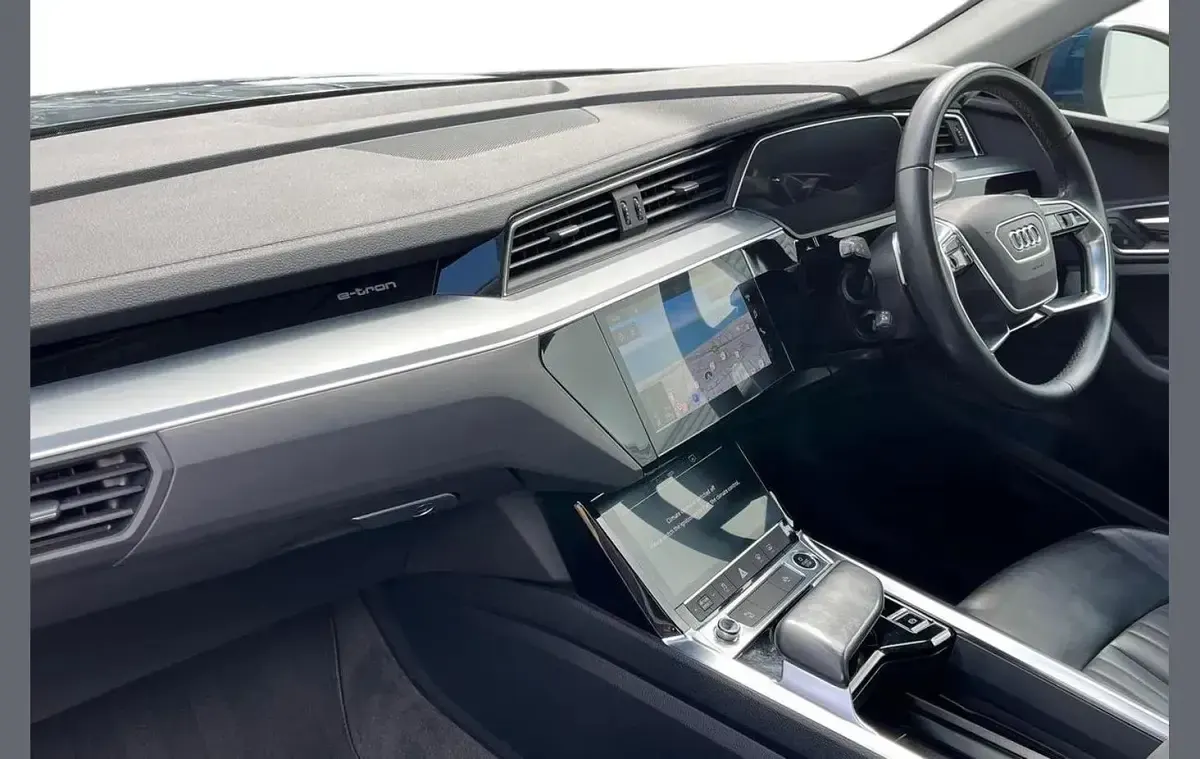 Usado Audi e-tron Advanced 230 kW (313 CV) 2021 Azul SUV