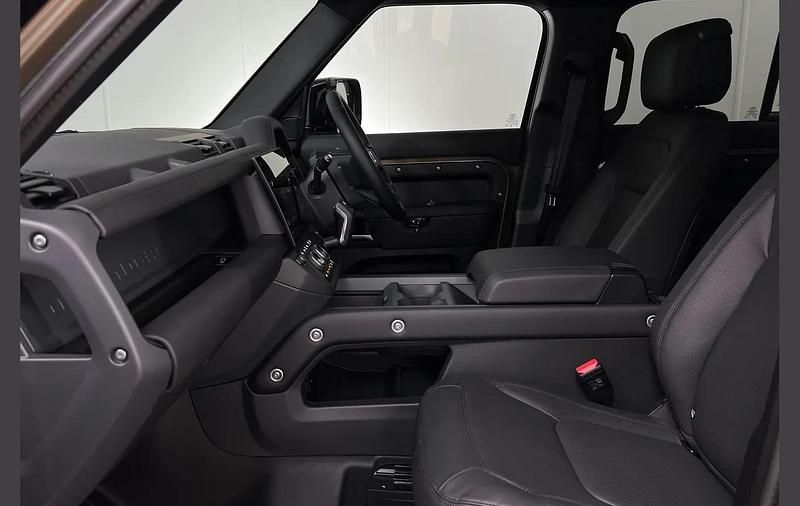 Used Land Rover Defender HSE Dynamic 344 HP (253 kW) 2026 Brown SUV