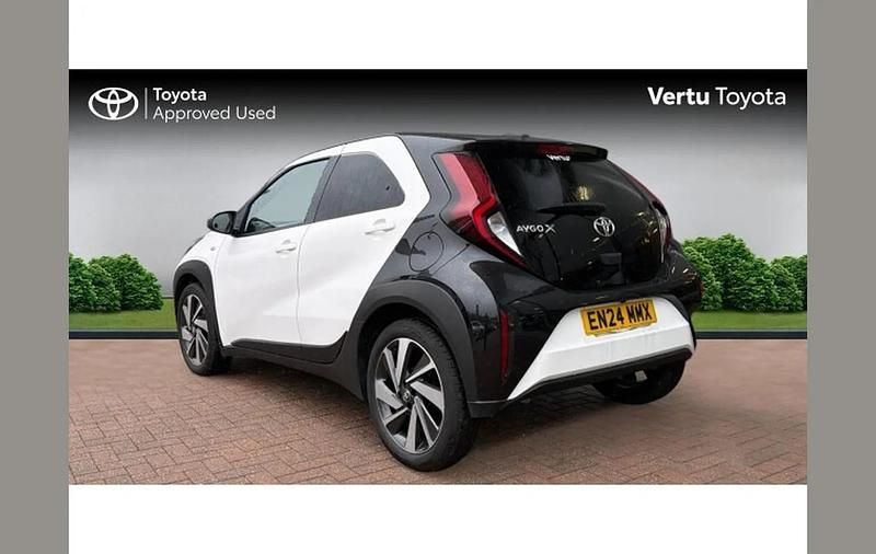Used Toyota Aygo X 72 HP (52 kW) 2024 White SUV