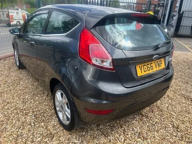 Used Ford Fiesta Zetec 82 HP (60 kW) 2016 Grey Hatchback