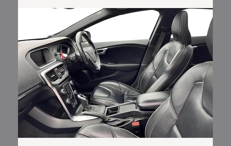 Used Volvo V40 R-Design Pro 150 HP (110 kW) 2018 Blue Hatchback