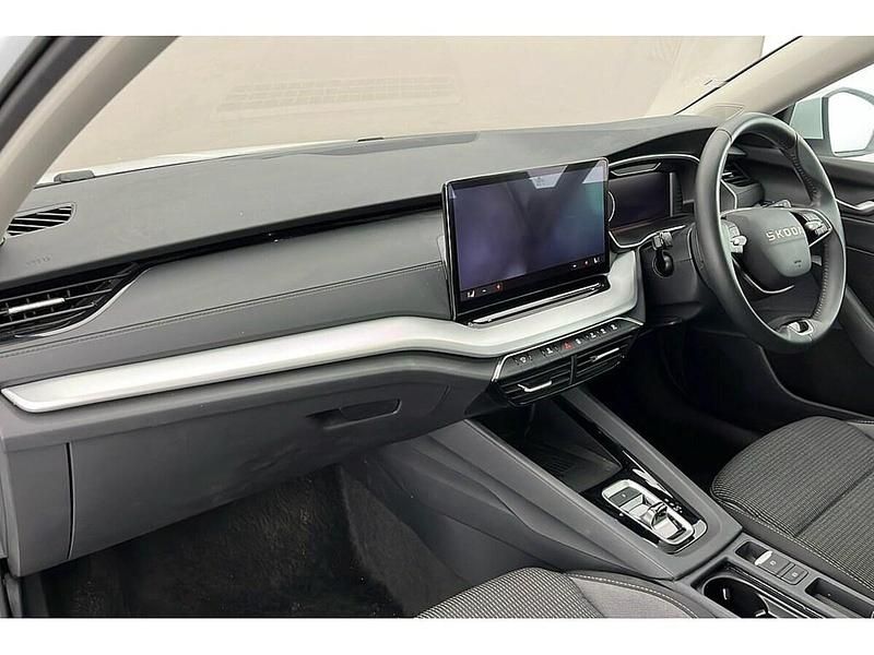 Used Skoda Octavia SE Technology 85 HP (62 kW) 2025 Moon white metallic Estate