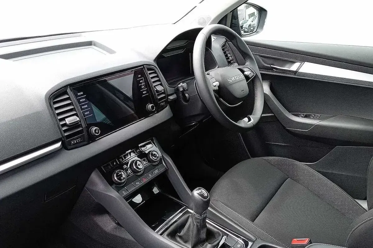 Used Skoda Karoq SE 150 HP (110 kW) 2025 Black magic pearl effect SUV