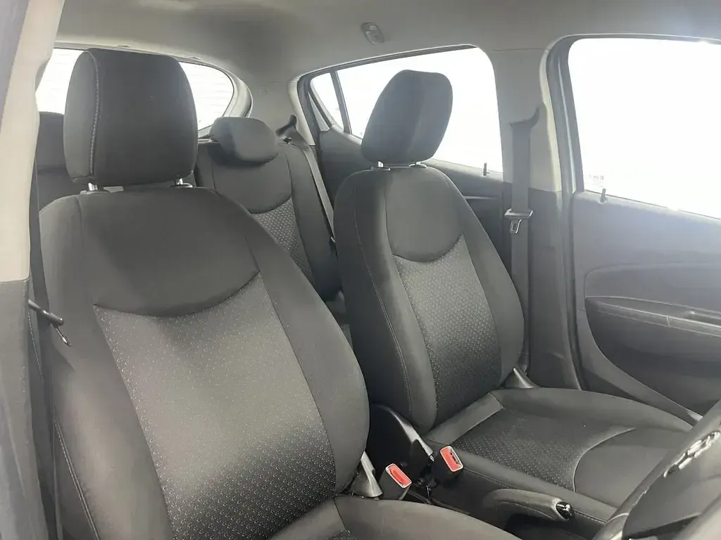 Second-hand Vauxhall Viva 75 CP (55 kW) 2016 Alb Hatchback