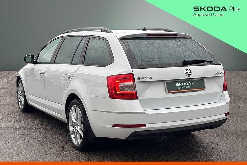 Used Skoda Octavia 140 HP (102 kW) 2019 Moon white metallic Estate